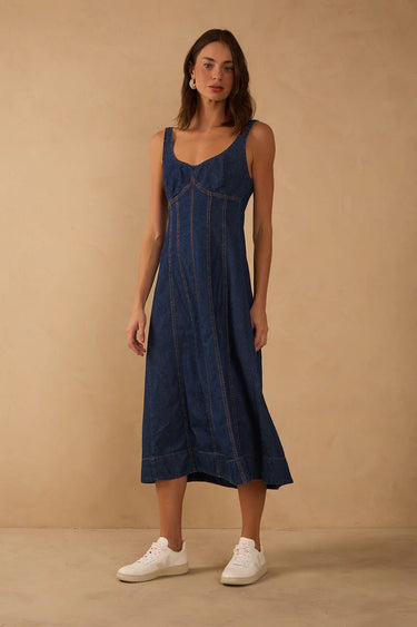 Dress To Denim Topstitching Sleeveless Midi Dress in Denim