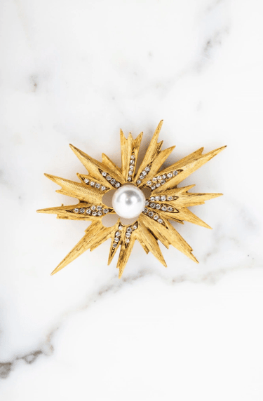 Elizabeth Cole Starburst Pin in Gold - Estilo Boutique