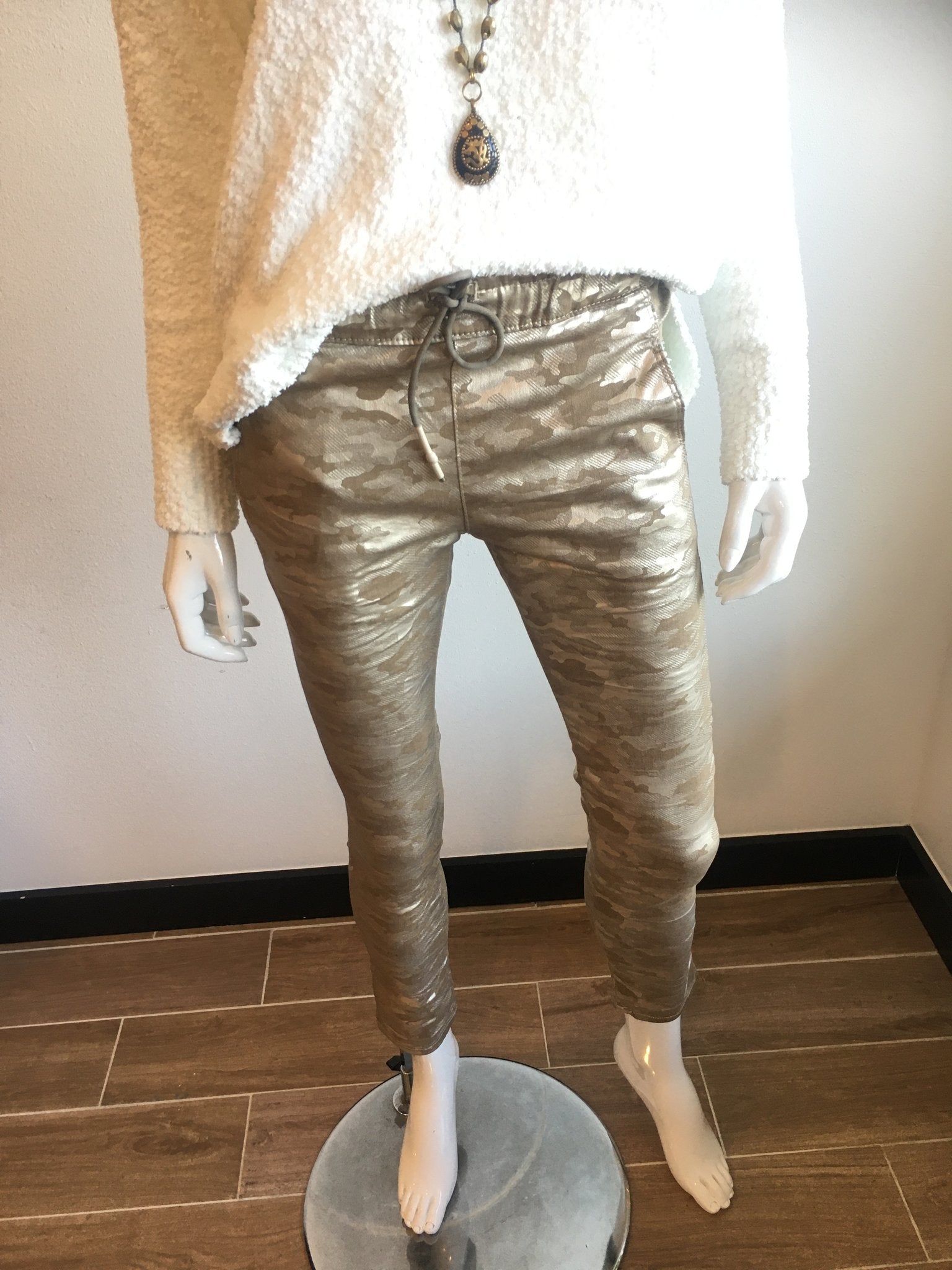 Flog Shely Pants in Beige/Gold Camouflage - Estilo Boutique