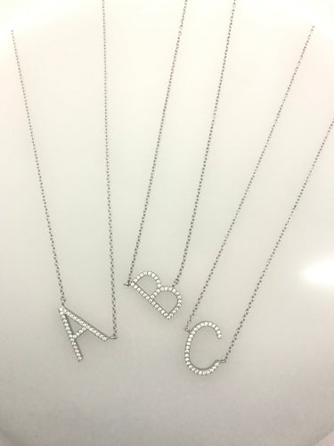 Jen Hansen Initial Necklace in Silver - Estilo Boutique