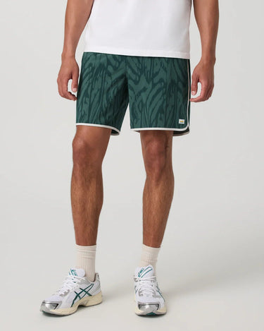 Vuori Banks Short Unlined 7" in Agate Green Mirage