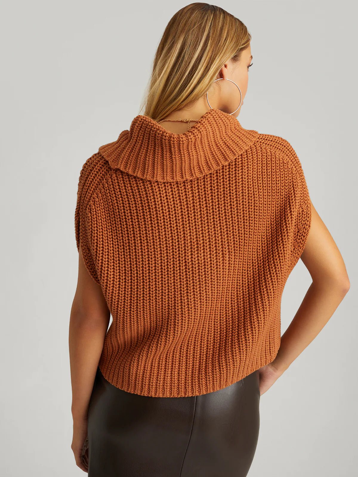 525 America Cate Sleeveless Turtleneck Sweater in Toasted Almond - Estilo Boutique