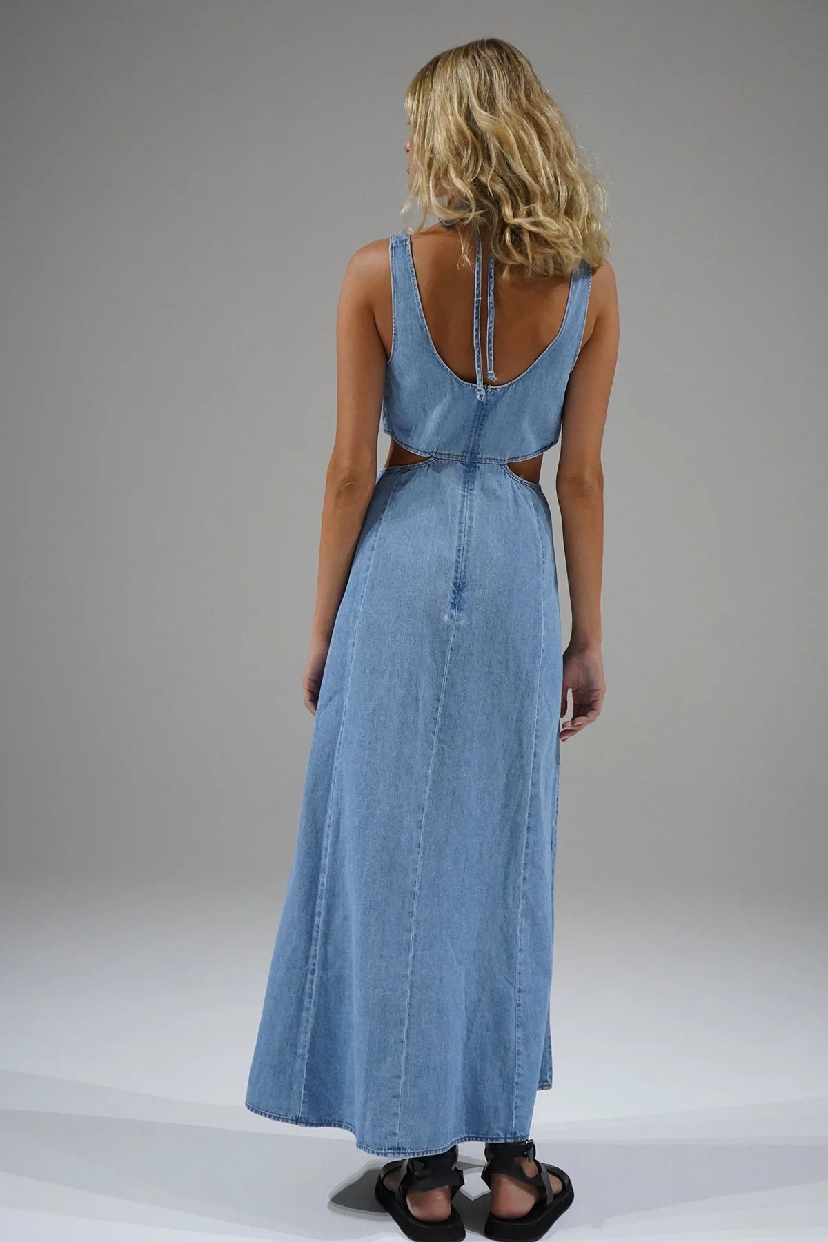 LNA Lorelei Chambray Dress in Faded Blue - Estilo Boutique